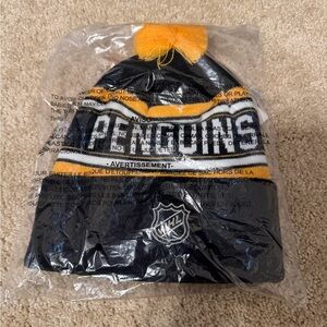 NHL Pittsburgh Penguins Boys One Size Jacquard Cuffed Knit Beanie Pom NWT